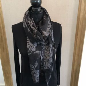 Banana Republic silk and wool blend scarf